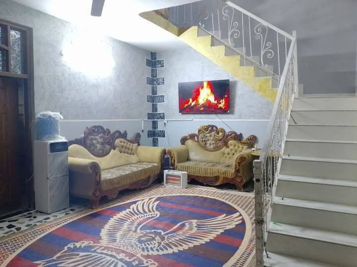 سلام عليكم بيت للبيع 200متر يحتوي على غرفتين نوم واستقبال ومطبخ كبير وبيتونه تصلح غرفه ومخزن صغير وصحيات االعنوان الشعب حي البساتين بظهر الظباط الفرع الاول نوع العقار سند اصفر الي يريد يتصل على الرقم اني مكلف بلنشر***********
