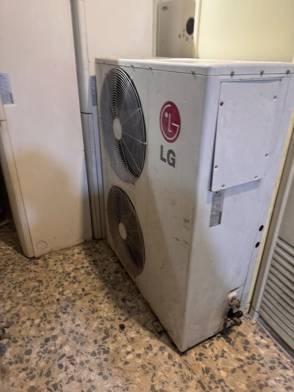 السلام عليكم سبالت عدد ٢ Lg ثري فيز 4 طن اجهزة بلادية ونضاف كلش بدون بوري غاز ٢٢ سعر الجهاز ٥٧٥ الف 
سبع ابكار مقابل ثانوية الانتصار
*********** ابو جود
