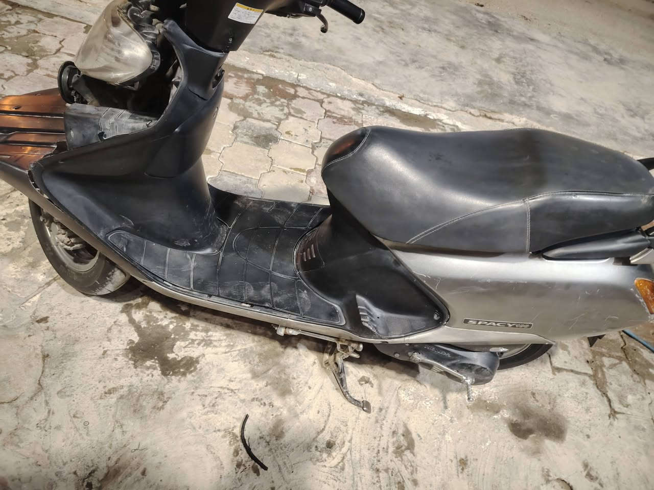 السلام عليكم سبيسي لبيع ياباني نضيفه مكينته ناعمه بس يرادله وجه اليكدام ***********سعر 550وبيه مجال
