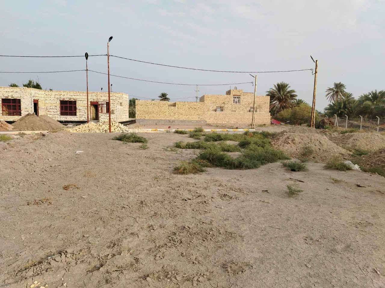 السلام عليكم ورحمة الله وبركاتة
عرصه للبيع مجمع السيد عتاو بالبدايه اول فرع  ركن مساحتها 200متر واجهة 10ونزال 20مدفونه وجاهزه للبناء تشمل كافة الخدمات ماء كهرباء انارة تبليط مداور سند 25يدخل اسمك بالطابو
سعره 12قفل بدون اي عملة

للأستفسار الاتصال ***********
