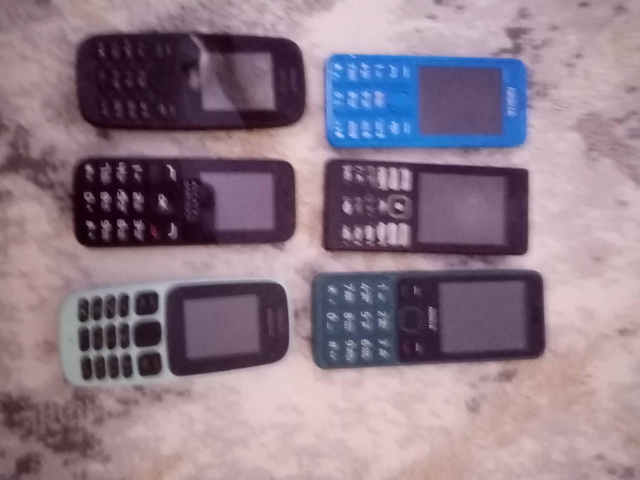 السلام عليكم للبيع جهاز نضيف لمس سعر 10الف و ال باقي 15 الف ابيع شلع شراي خابر ***********  مكاني كركوك الاسره
