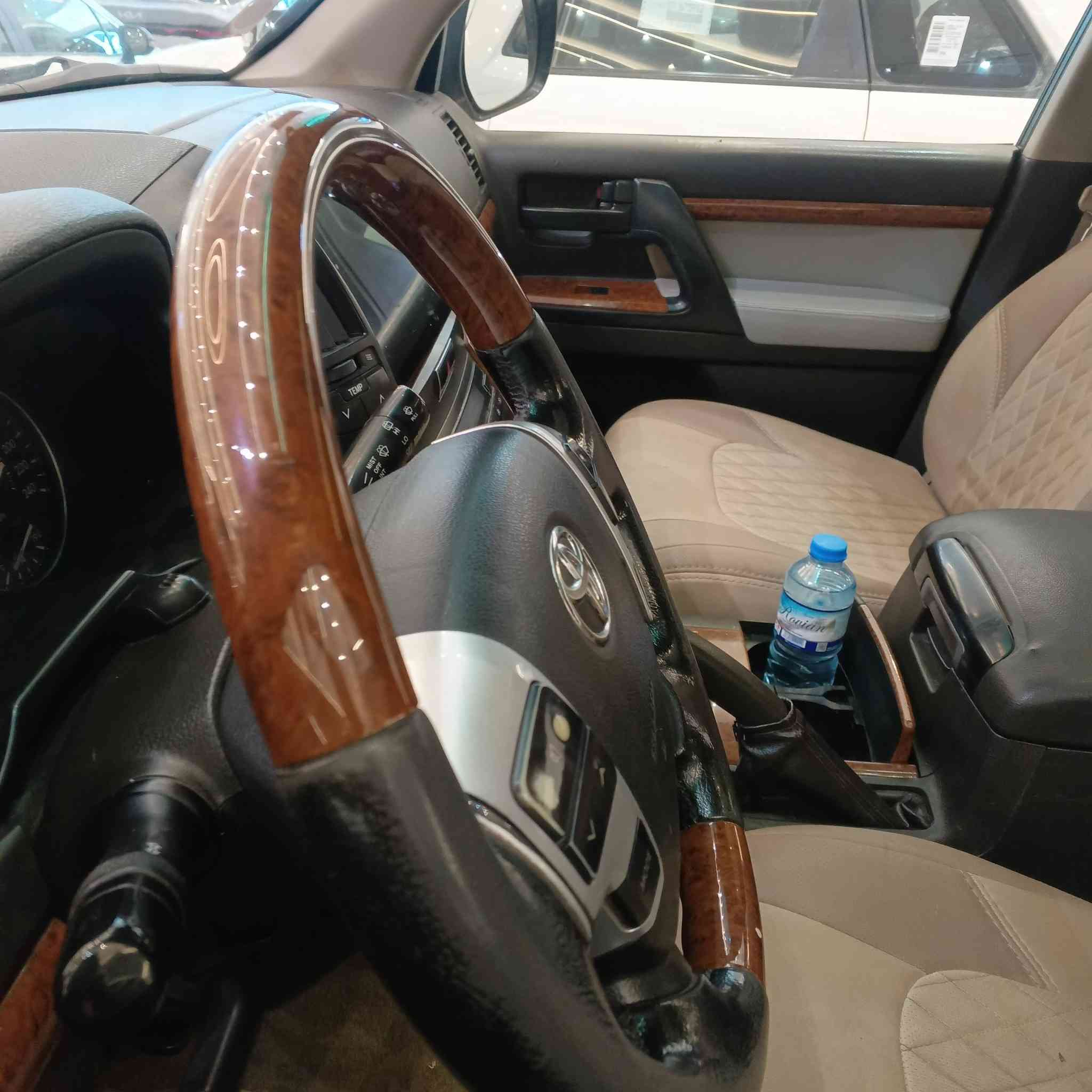 بسم الله الرحمن الرحيم لاندكروز موديل 2008 رقم بغداد سياره اكلين لا ضرر ولا صبغ ما عدا تكحيل في البورد مرشوش كلير محرك    

محرك جير كفاله 6 سلندر هزه فحص سنويه جديده  سلايد تحكمات بصمه شاشه كبيره 
سياره باسمي تحويل مباشر 
السعر#254$$$
#تلفون
***********
***********
