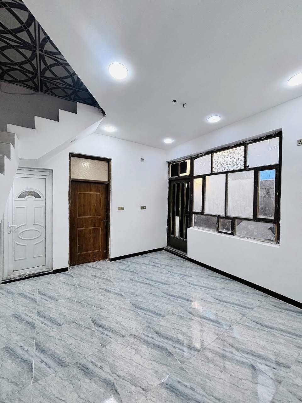 دار للبيع 100 م طابق واحد استقبال مطبخ صحيات غرفه منام وحده 
قريب المدارس بالسلطان #السعر_مناسب 
للتواصل خاص او الاتصال ***********
