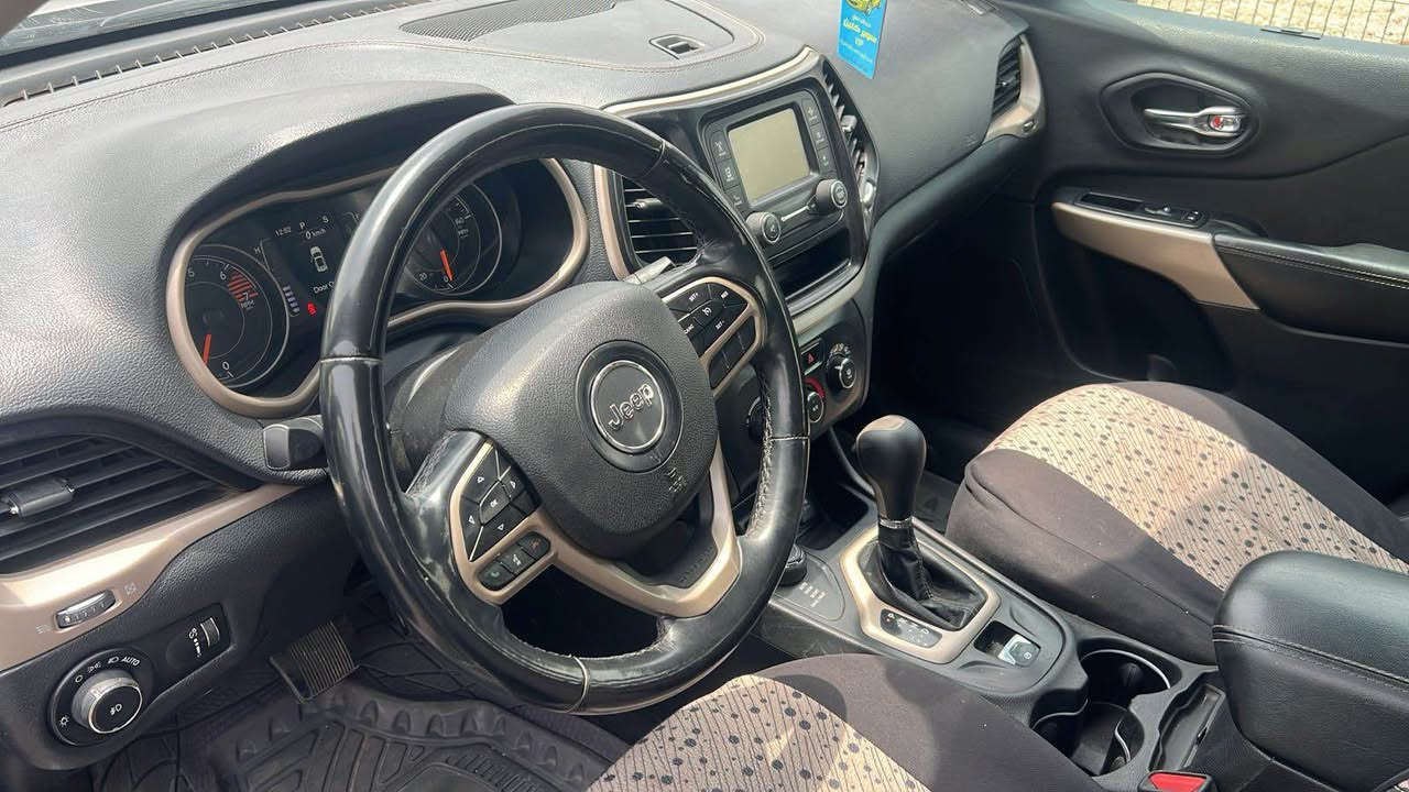 السلام عليكم 
جيب بزون 
موديل 2018
ورد امريكي حادث خليفي دعاميه خلفية وشوية من الجاملغ مكفولة دواخل بجم كبس او بيه الباب السايق بل عراق طخة ونصبغ  صور الحادث مرفوقة 
السيارة جديدة مناقصة ايشي خير من الله مكينة 2400
عنوان بغداد الامين 
***********
بيع او مراوس 
128 بيهه مجال العقبة, محافظة العقبة
