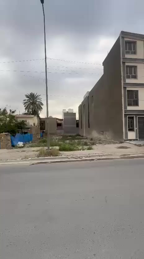 قطعه ارض لبيع اليرموك مقابيل السجه واجهه ٥وربع نزال ٣٢ تجاري سكني مساحه 168متر سعر المتر ٣٤ورقه وبيهه تشجير للستفسار ***********
