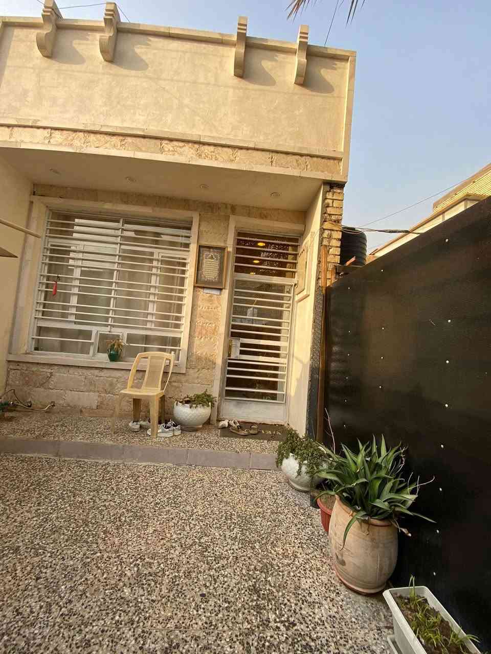 سلام عليكم  دار  للبيع. مساحه. ٨٠ واجه ٤  نزال ٢٠ منطقة حي العامل قرب  جامع. عشره. مبشر الستفسار على هذا الرقم  ***********
