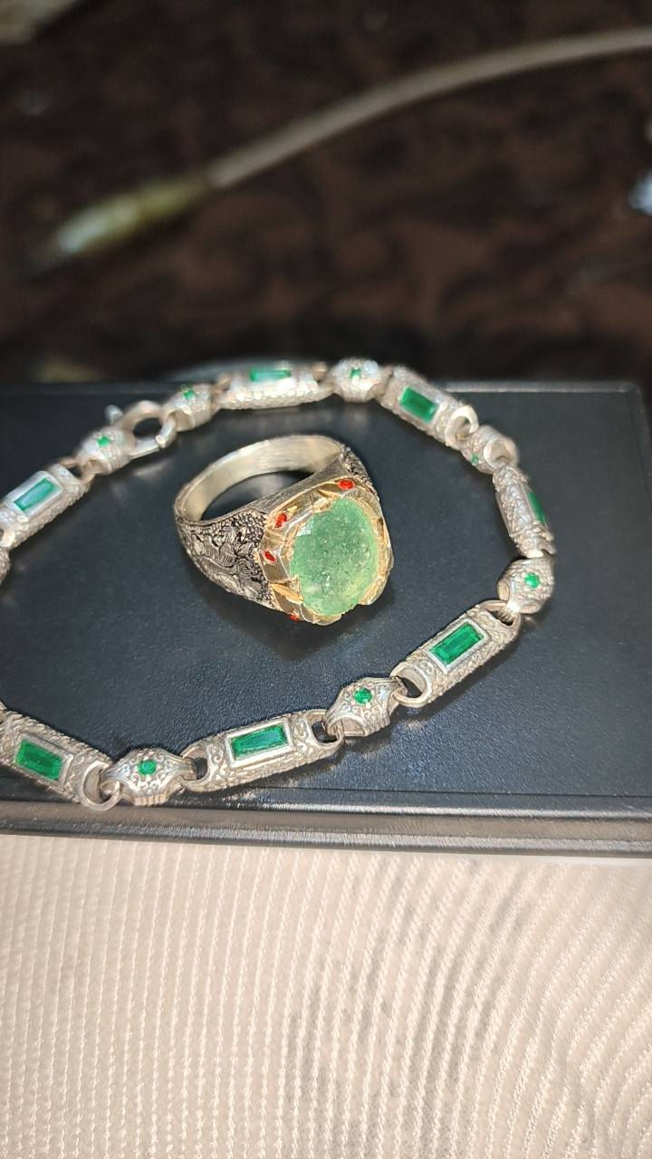 مكان نجف للبيع سوار ١٧غ محبس زمرد هندي فول ثكيل


**إذا كنت صاحب هذا الإعلان وتريد حذفه لأي سبب، رجاءا أرسل رسالة إلى الدعم الفني**