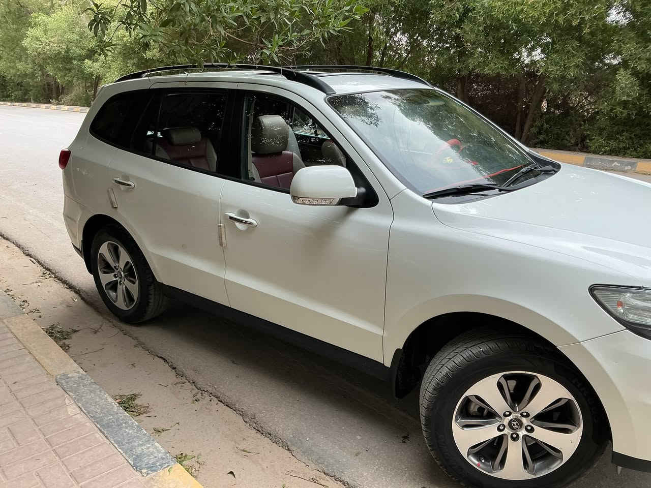 سلام عليكم سنتافي للبيع موديل 2012مكفوله كفاله عامه فول مواصفات فتحه بصمه تحكم ستيرن جهتين مري شفط سياره 7راكب 4سلندر كأمره خلفيه حساسات الكير المحرك تدفئه تبريد زوج تاير امامي جديد رقم أربيل تبريد 3قطع سنتر لوك جميع الأبواب كشن السايق كهربائي كشنات السياره جلد بلاد مانع انزلاق السياره قطرة صبغ مابيها وإلا معجون بصمه عدد 2ثلاجه جكمجه والسياره بيها ملاحضات بسيطه داخل السياره صاج اخوان السياره استخدام شخصي للبيت فقط على أيدي افضل أنواع الزيوت ابدلها مؤتل شركه غنيه عن التعريف السعر 165بيها مجال حك الجيه 
مكان السياره نجف كوفه 
الاستفسار اكثر عن المواصفات 
***********واتساب
