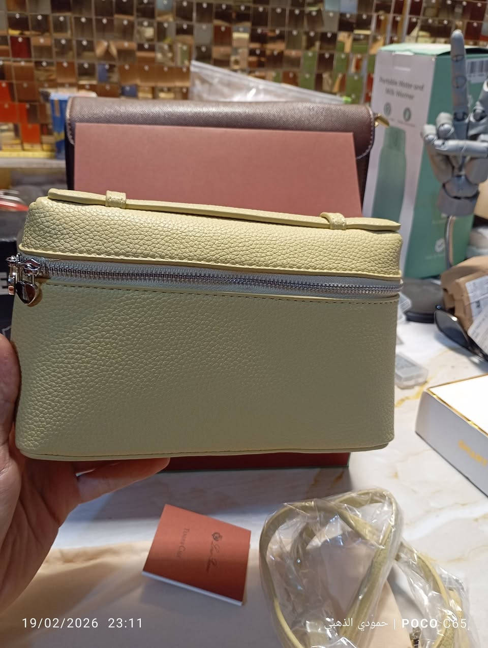 حقيبه يد صغيره لورو بيانا (Loro Piana)

مصنوعة من الجلد الطبيعي المحبب

كرتات وكتلوك


**إذا كنت صاحب هذا الإعلان وتريد حذفه لأي سبب، رجاءا أرسل رسالة إلى الدعم الفني**