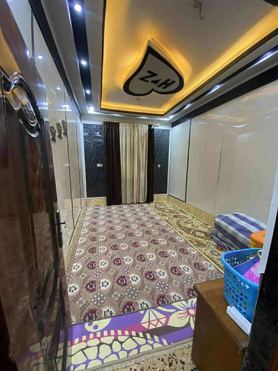 #ياالله_يارزاق
#اللهم_صل_على_محمد_وال_محمد
دار طابو صرف 87 متر ، 
حي المكرمة شارع المزرعة 
شارع مزرعة المكرمة مو شارع مزرعة سيد علي 
 الواجهة 6٫5
قريب جدا على شارع كربلاء مقابل ساحة و منتزه المزرعة العائلي
منطقة ال 13000 المربع الذهبي 
صب كونكريت طابقين ، الطابق الأرضي صالة و استقبال و غرفة نوم و مطبخ و صحيات 
الطابق الاول 3 غرف نوم و صحيات 
قريب عليه مدارس ابتدائية و متوسطة و اعدادية للبنين و للبنات 
التواصل والاستفسار مراسله الصفحة او الاتصال ***********
السعر 108 بي مجال
