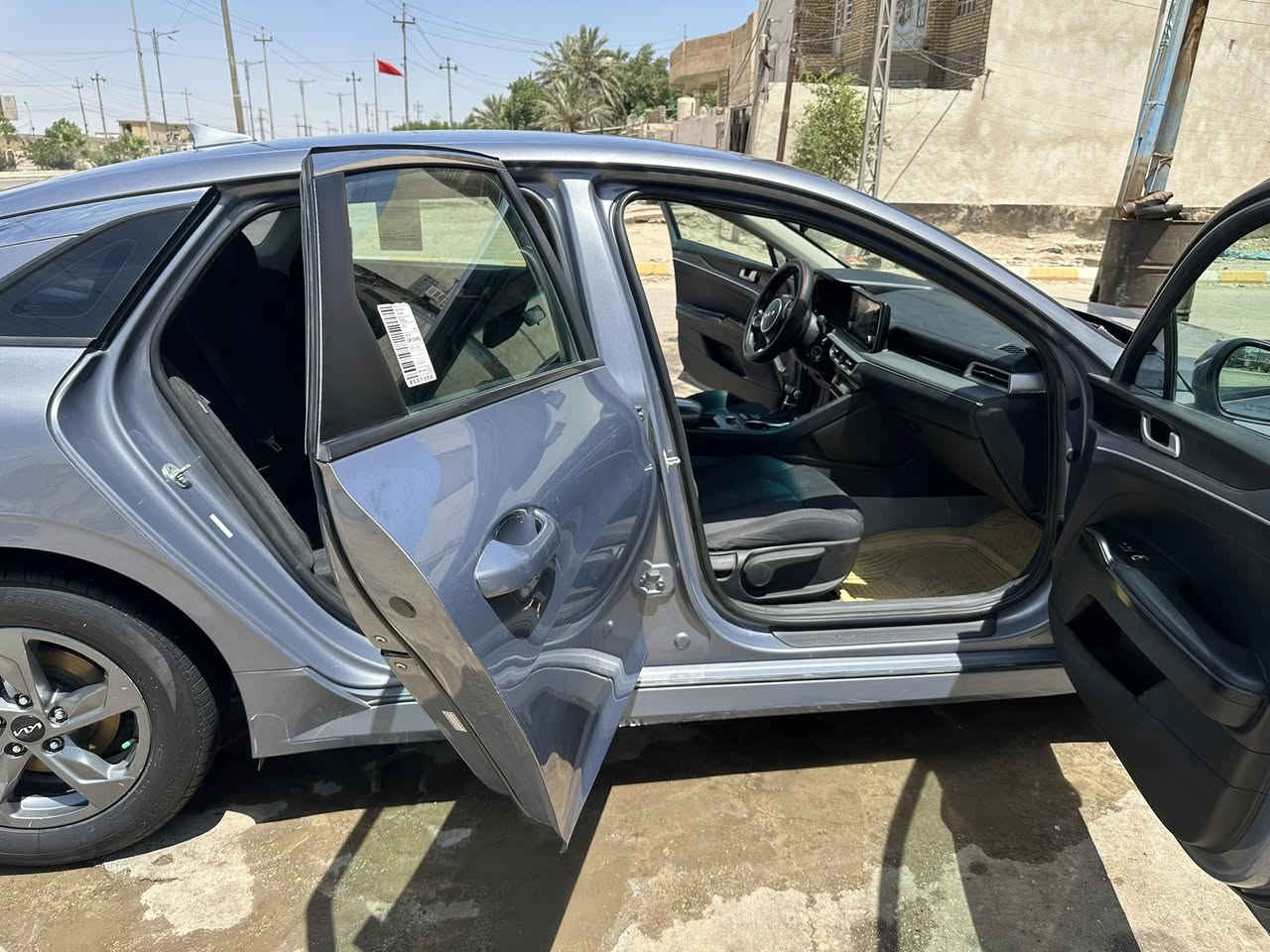 السلام عليكم 
سيارة كي فايف وارد امريكي مكينة 1600 ضربته بنيد مبدل وجاملغ تبريد ثلج
رقمه ذي قار لمعرفة التفاصيل اكثر ***********
