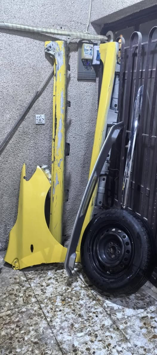 السلام عليكم
اغراض كورلا خليجي 2011

دوسات  جانبيه يرادله ترتيب السعر  40000
جاملغ  اصلي صفحه عكس السايق السعر 60000
ويل مع التاير السعر 25000

المكان بغداد الشعب 
***********
