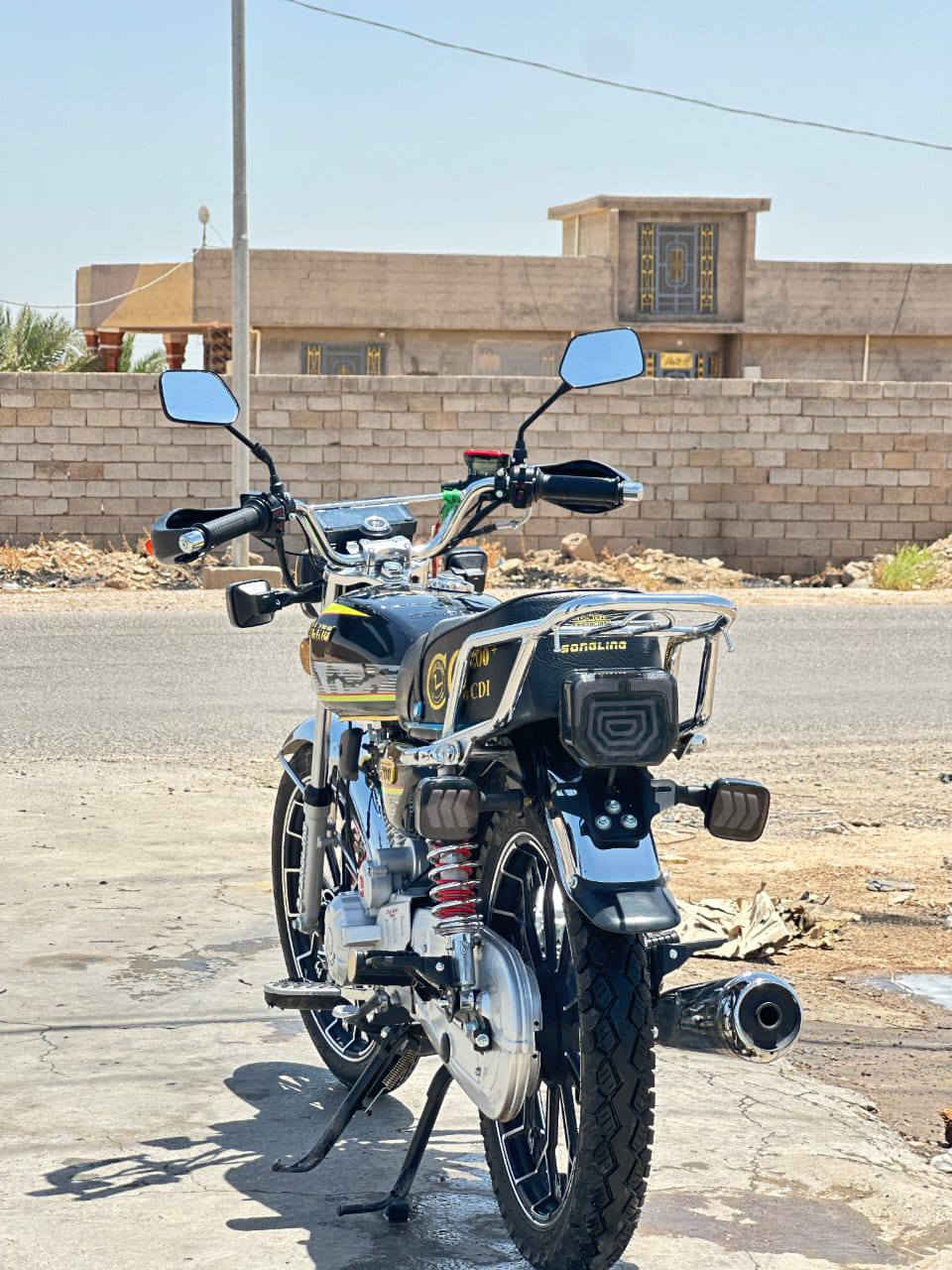 دراجة سونك موديل 2025 محرك 200cc الدراجه مكفولة كفاله عامه نزلته رمبه 2025 شهر 8 بي 12 أوراق اصولي 7 أوراق بيه  دراجه جانت مضمومة ما ماشيه هواي بعدهة عل سحك أو مابيهة اي نقص الشراي 850 الف وبيهة مجال الشراي يتصل على هاذة الرقم ***********
