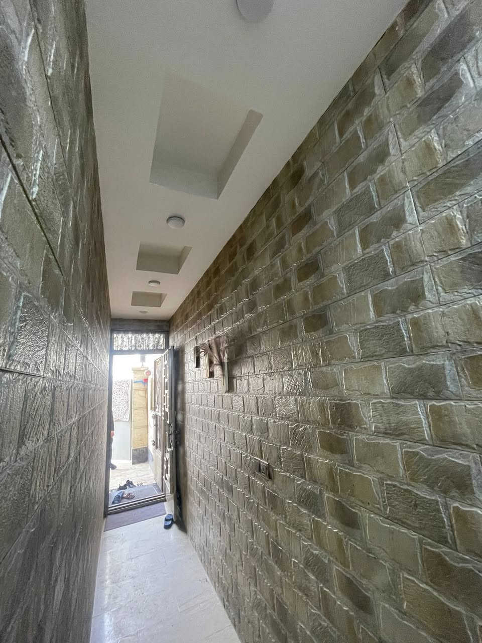 يا الله
دار للبيع في منطقة حي البنوك شارع لحوم الرياض
المساحة ١٠٥ م
واجه ٥ متر
نزال ٢١ متر
يحتوي على صالة خطار ومطبخ وثلاث غرف نوم
مدخلين
وخدمات بكل طابق ومنور ورصيف ٥ متر
للاستفسار/ مكتب الحضارة للوساطة العقارية
***********
