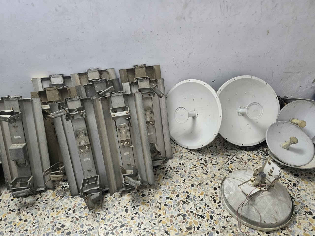 مواد انترنت مستخدمة للبيع
سكترات 120 مع ٩١٢
اومني 5 ubnt مع روكت
دشات 30 ubnt
دشات 30 ubnt متضرر
سكترات تيتانيوم 2.4 
سكترات مني
1009 بلص
1036
روكت XW 2.4 
سيسكو بورتين كيكا 
هبات dc 100
نانوات m5 xm
نانوات m2 xm
نانوات m2 xw
لايت بيم
بوربيم M2
912-5
روكت تيتانيوم
روكتات xm
سويج poe
محولات سكاتر اصليه
محولات بوربيم اصليه
محولات لايت بيم اصليه
بورسبلاي ٢٤ فولت

يوجد توصيل كافة المحافظات
***********

