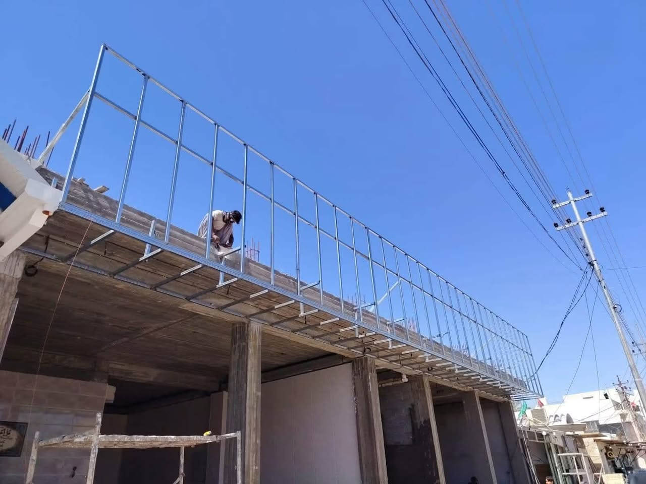 **السلام عليكم ورحمة الله وبركاته**
### 🏢 شركة أرامكو لوجهات المباني الحديثة
> **تميز، فخامة، ودقة في التنفيذ**
> 
#### 🛠️ خدماتنا المتميزة وتشمل:
 * **تغليف الواجهات بورسلين فرونتك (Frontek):** تركيب احترافي بأحدث الأنظمة لضمان العزل والجمالية الفائقة.
 * **تغليف واجهات كوتا (Kotta):** لمسة عصرية تعطي المبنى طابعاً معمارياً فريداً.
 * **تنفيذ وتجهيز كافة الأنظمة الحديثة:** للواجهات الخارجية بجودة تطابق المواصفات العالمية.
#### 📍 مواقعنا وفروعنا:
 * **الفرع الرئيسي:** بغداد - ساحة النصر
 * **الفرع الثاني:** كربلاء المقدسة - شارع الروضتين
#### 📞 للاستفسار والتواصل المباشر:
 * 📱 ***************
 * 📱 ***************
 * 📱 ***************
**مع الشكر والتقدير للجميع، وأتمنى التوفيق للجميع.**
