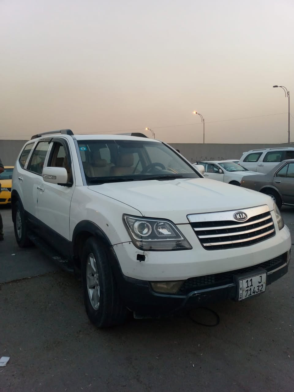 🚘 كيا موهافي [2010] - نظافة ومواصفات 🚘
للبيع كيا موهافي لون أبيض
🔹 المواصفات:
✅ فتحة سقف.
✅ دواخل جلد بيجي وكالة.
✅ فور ويل (4x4).
✅ تبريد مركزي.
فول مواصفات للاخير
💵 السعر: 130 ورقة 
(والسعر بي مجال للشراي 
🔢 الرقم: بغداد
📍 الموقع: بغداد
📞 للاتصال: ***********
