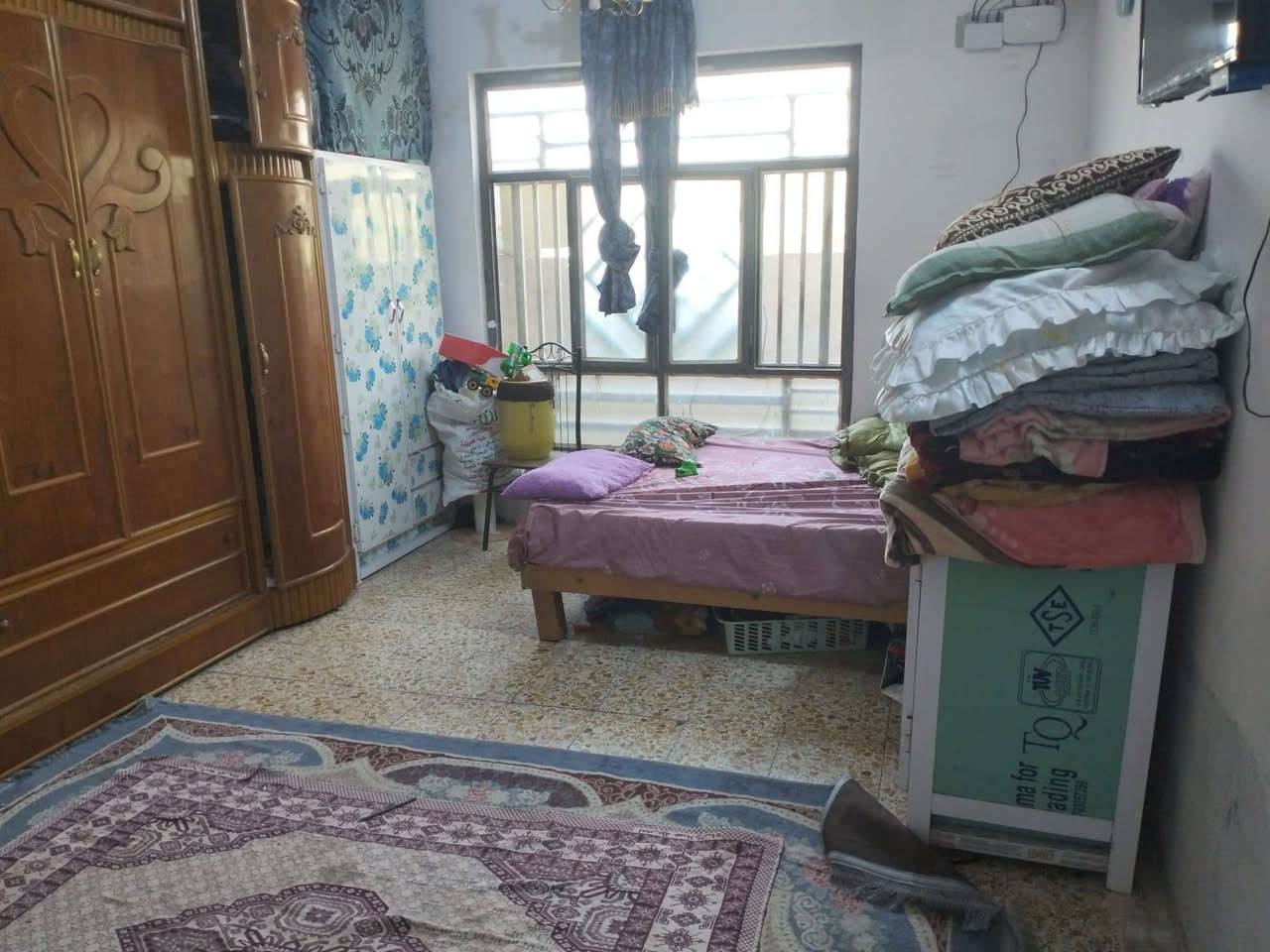 بيت للبيع طابق واحد بناء حديث 
مساحه 250 م
يتكون من  استقبال +صاله+ منور +مطبخ + غرف عدد 2 +مجمع صحيات خارجيه و داخليه  
مع مساحة حديقة امامة وفضلة جانبية   
كافه الخدمات متوفره 
يبعد عن الامام الحسين ع  (10) دقايق
على طريق الزوار
يصلح حسينيه يصلح سكن
#العنوان كربلاء مقابيل المعهد التقني 

قرب مشروع العتبة وقرب مدارس بنين وبنات لكافة المراحل 
مشروع ماء ارو للعتبة مجاني 
اسواق بكافة انواعها وبقالة 
عمود 336

  *********** وسام ال كميش
*********** مختار الاسدي الاسدي 
سلمان النصراوي.
سما الفردوس للعقار
