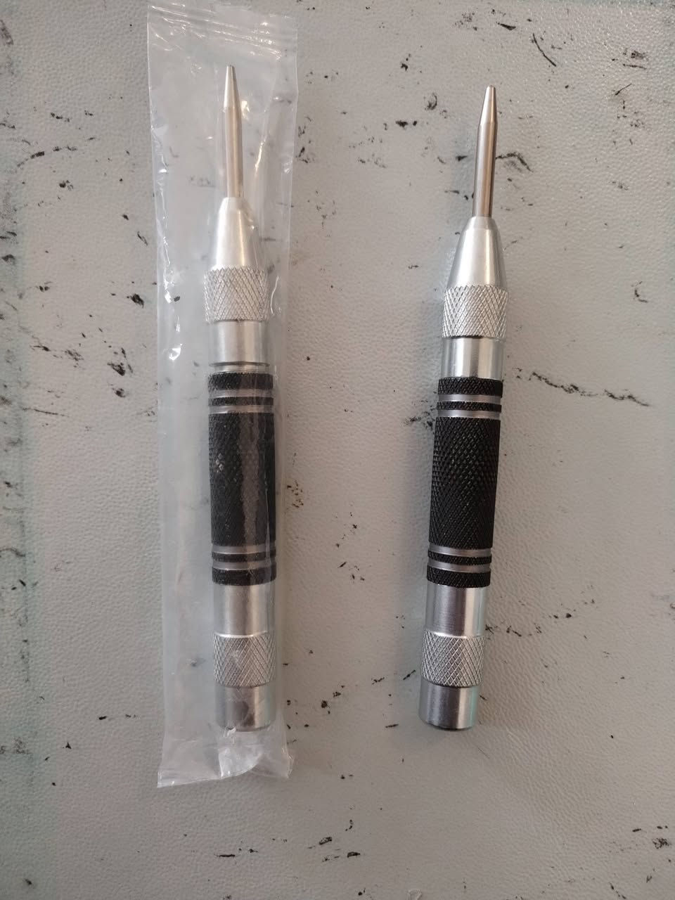 السلام عليكم من رخصة الادمن المحترم
الأداة الموضحة في الصورة هي خرامة مركزية أوتوماتيكية (Automatic Center Punch)، وهي أداة يدوية تستخدم لعمل علامة أو نقرة صغيرة في قطعة العمل قبل البدء بعملية الثقب. 3قطع وزن ثقيل السعر 20 الف مع التوصيل


**إذا كنت صاحب هذا الإعلان وتريد حذفه لأي سبب، رجاءا أرسل رسالة إلى الدعم الفني**