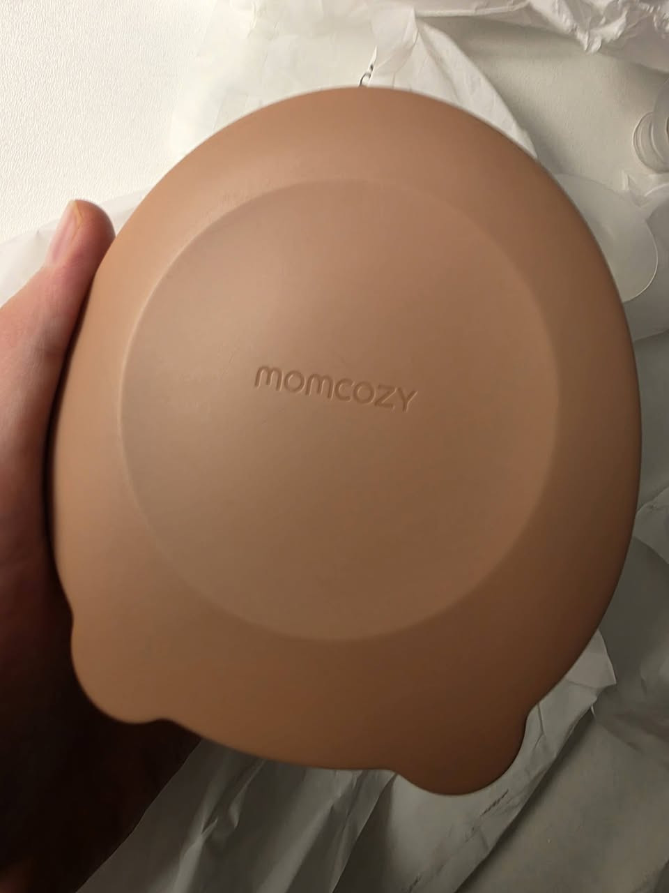 مضخة حليب الأم الكهربائية الذكية (ملاطة)

 Momcozy V1 Pro (Hospital-Grade Suction) المزدوجة، غنية عن التعريف والأكثر طلباً وراحة للأمهات 

((بيع مستعجل وبسعر مغري))

​✨ تفاصيل ونظافة القطعة:

​مدة الاستخدام: شهرين فقط وبشكل خفيف جداً.

​الحالة: نظيفة جداً وبحالة مميزة (أخت الجديدة تماماً) ومع كامل ملحقاتها والكرتون الأصلي كما موضح في الصورة.

​التعقيم: تم تعقيم وتنظيف القطع بالكامل وبعناية فائقة، جاهزة للاستخدام الفوري بأمان تام.

​💡 الأنماط الذكية لتوفير أقصى درجات الراحة:

​نمط المساج والتحفيز (Stimulation Mode): يحتوي على مستويات مخصصة لعمل مساج لطيف يحاكي الرضاعة الطبيعية للطفل، مما يساعد على تحفيز تدفق الحليب (Let-down) بسهولة وبدون أي ألم.

​نمط الشفط الفعلي (Expression Mode): مستويات متعددة بقوة شفط طبية وعميقة لسحب الحليب بكفاءة وسرعة عالية لتوفير الوقت.

​النمط المختلط الذكي: يدمج بين المساج والشفط تلقائياً لراحة مثالية وضمان تفريغ مريح وسريع.

​🔋 أداء البطارية والشحنة الواحدة:

​بطارية ضخمة مدمجة (قابلة لإعادة الشحن): تكفي الشحنة الواحدة الكاملة لتشغيل الجهاز لمدة تصل إلى 150-180 دقيقة من الاستخدام المستمر.

​عدد الجلسات بالشحنة: يمنحكِ من 5 إلى 6 جلسات شفط كاملة (بمعدل 30 دقيقة للجلسة الواحدة) دون الحاجة لإعادة الشحن، مما يجعله مثالياً للخروج، السفر، أو الاستخدام في العمل بكل حرية وبدون قلق.

​🛠 مميزات إضافية:

​قوة شفط طبية (Hospital-Grade): قوة احترافية تضمن تفريغاً كاملاً ومريحاً.

​محرك ذكي وهادئ جداً: شاشة رقمية LED واضحة ومضيئة للتحكم بالأنماط، مع مؤقت لمعرفة وقت الجلسة وقفل أمان، وصوت هادئ جداً لا يزعج الطفل أثناء النوم.

​سعر الشراء 290 الف 🔴

سعر البيع 160 الف قفل (السعر غير قابل للتفاوض) 🟢

📥 للتواصل والاستفسار أو الشراء: كتابة تعليق ليتم التواصل معكم على الخاص وشكرا

يتوفر توصيل لكافة محافظات العراق


**إذا كنت صاحب هذا الإعلان وتريد حذفه لأي سبب، رجاءا أرسل رسالة إلى الدعم الفني**