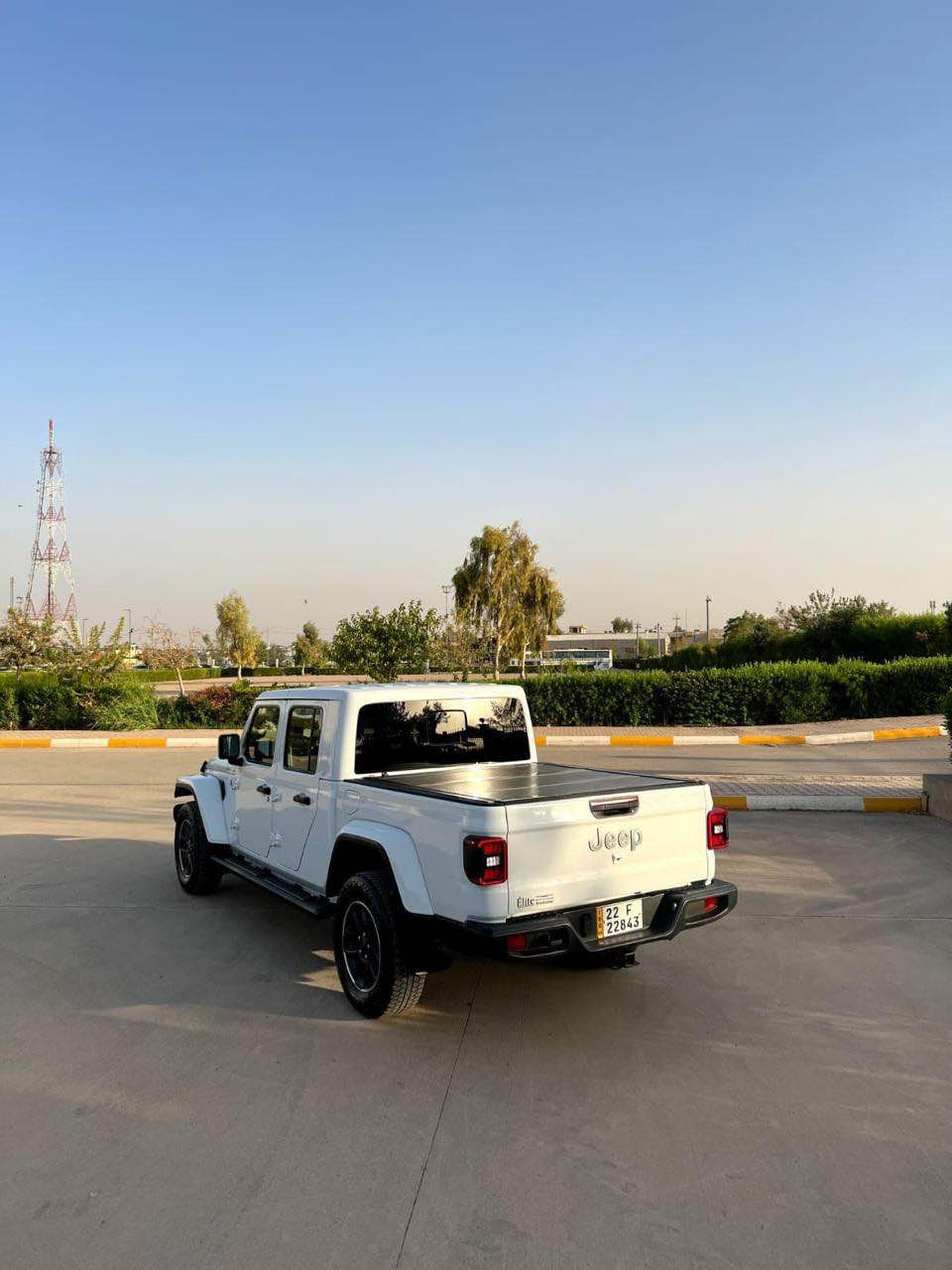 كلاديتور jeep 
موديل ٢٠٢١ كلين مكفول 
فول مواصفات
ماشية ٣٣ الف كم 
*********** كركوك, العراق
