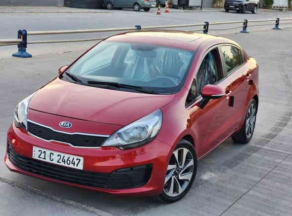 السلام عليكم للبيع فقط بدون مراوس 
كيا ريو خليجي موديل 2016 مكينه قطرتين 1600 دوش المرغوب مامفتوح بلادي ...سياره كلش حلوه وجاهزه لونها مميز السياره بيه 3 قطع رش بدون دواخل ...السياره كلش حلوه وجاهزه تخم تاير جديد حداديه وصدر وكير ومكينه كله نظيف وجديد مواصفاتها سلايت ويلكب كروم حاسه خلفيه دواخل رصاصي حاكيه وبلوتوث مري شفط اشاير بلمري ويده ستيل 
مكانها بغداد حي العامل ...السعر 98 وبيها مجال بسيط لشراي 
الرقم ***********
