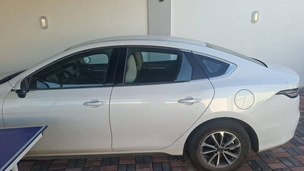 BYD
دسترويد ابيض الداخل ابيض 🤍
رقم بغداد لجديد بسمي هزة وسنوية 
ماشيه  5000
🟢 ابرز المواصفات :- 
هايبرد + بلك ان 🔋
بصمة تشغيل  + كارت 🪪 
حساس خلفي 
لايت زنون 
بك لايت لد 
محرك 1500
  تبريد (ثلج) 
( -طبيعي-سبورت-اقتصادي) 
تبريد 2 قطعة 
هاند برك كهربائي 
عداد دجتل 
ملحقات كاملة وشاحن كاملة 
للاستفسار الشراية فقط رجاءاً 
***********
