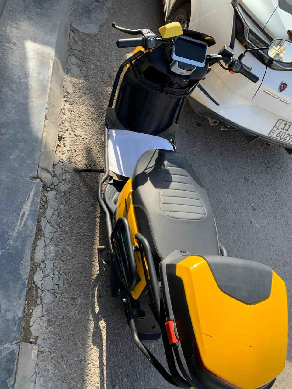 سلام عليكم دراجه شحن فول مو اصفات البيع ٣ سرعات ماشيه ٧٢
مابيه شخط بس الجاملغ المامي مفطور بطاريات وياه ضمان   بيه نضام R مكان السيديه السعر 650 وبيه مجال ***********
