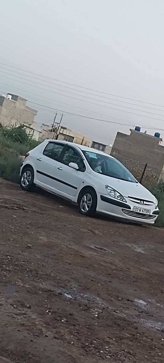 السلام عليكم بيجو فرنسي ٣٠٧ تبريد شغال موديل ٢٠٠٥ كهربائيات شغالة صدر جديد داخل نضيف سعر ٥٠ ورقة بيها مجال قليل ***********
