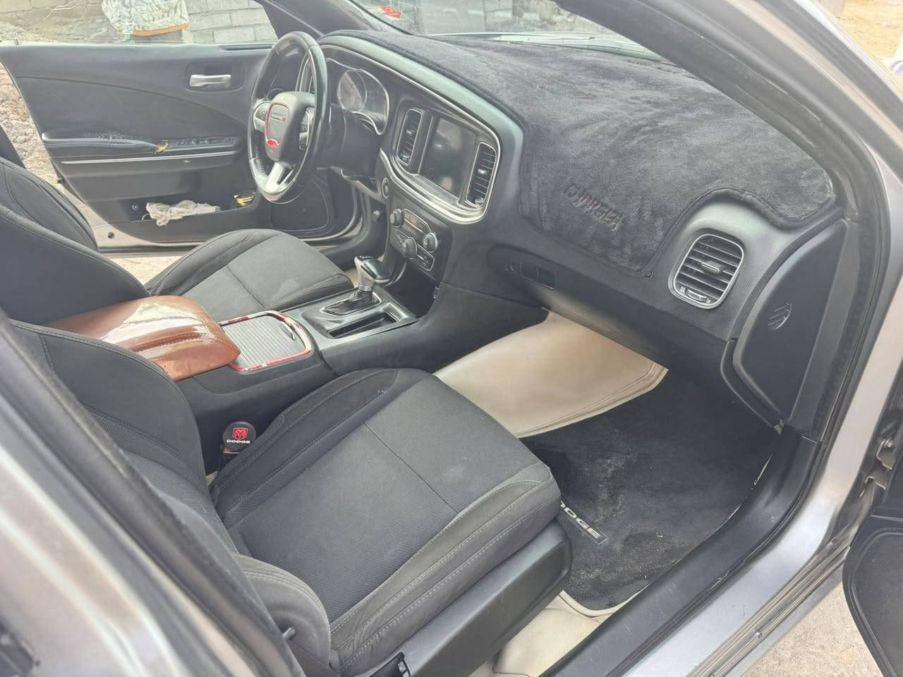 جارجر مديل 15 كندي كفاله من الضربه والصبغ بيه فقط  قليل 
تخم تاير كير مكينه كفاله شاشه كبيرة مكان سياره بصره قضاء القرنه بني منصور ***********
