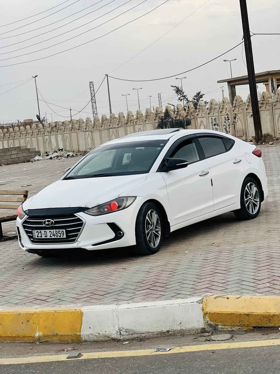 سلام عليكم انترا 2017 فول مواصفات ثلاث انضمه قيادة سيارة ماشية 174 مكان السيارة تكريت سيارة كفالة مابيها بس البارد الي مئشر عليه السعر 152وبيه مجال   *********** مكلف بل نشر
