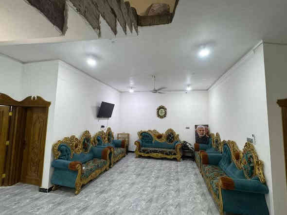 #اسعد_الله_اوقاتكم_بكل_خير⁉️👋🏼 
#البصرة 
دار للبيع 
مساحه 200 م 
بناء جديد
ابو الخصيب الحي العسكري 
طابو زراعي عراقي سند 25 ✍️ 
وكاله و نسخ من الطابو و مكاتب 
غرف عدد 2
ديوانيه و صاله 
مطبخ و حمام 
كراج سياره 
ماء كهرباء مدرسه نت كلشي قريب 
بناء بلوك
شارع 8 م 
السعر 90
هاتف ☎️ *********** البصرة
