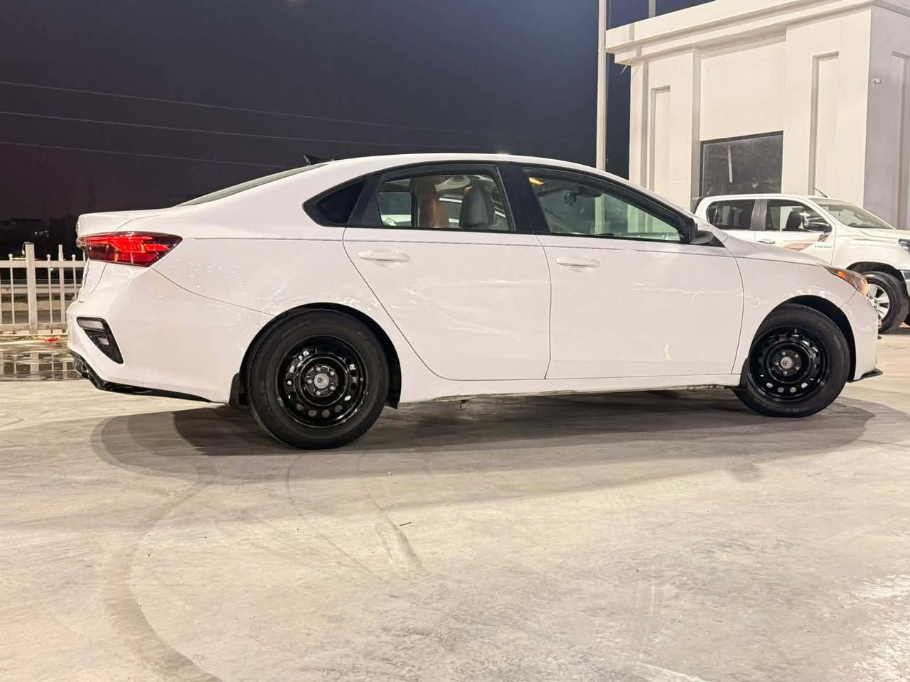 سلام عليكم فورتي 2020حادثها موضح بالصور السياره خير من الله ما متعوبه صدر امامي خلفي حداديه تخم تاير تبريد تدفئه كله شغال كهربائيات كله شغاله والحمدلله كير مكينه مكفولات ليبل واحد السياره سعرها 130وبيهاً مجال بسيط 🧿🧿🪬🤷🏼‍♂️الي مو شراي لا يعلق الاتصال ع الرقم ‭0773 241 4947‬
