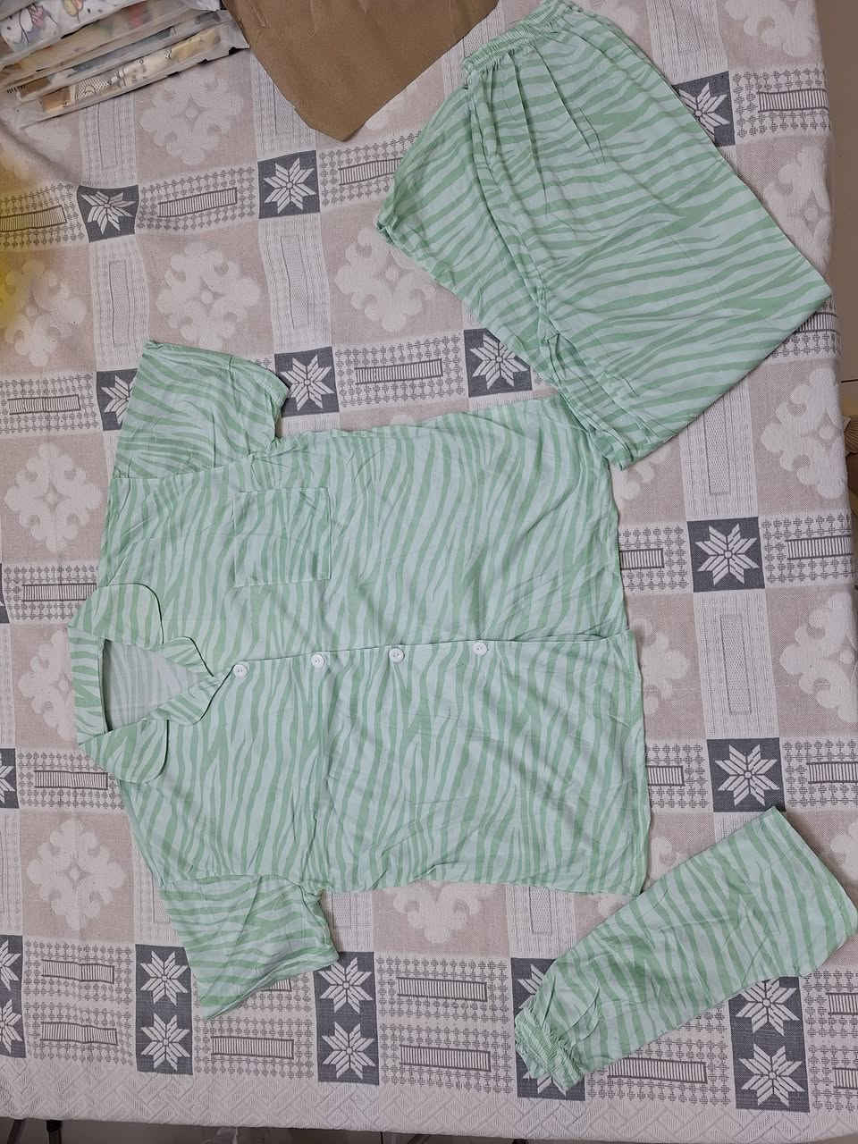 تراكات نسائي من وزن ٥٥ل٩٠ 
٣ قطع فانيلا ليكرا بسعر حلو 
مكاني كرادة خارج ماعندي توصيل الا ضمن الكرادة


**إذا كنت صاحب هذا الإعلان وتريد حذفه لأي سبب، رجاءا أرسل رسالة إلى الدعم الفني**