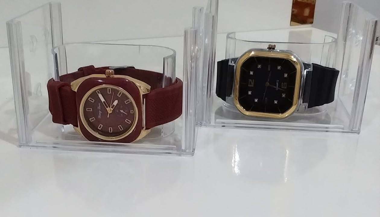 العنوان: الأناقة ليست مجرد وقت، بل تفاصيل تختارها بعناية! ✨
​تألقي بلمسة عصرية مع تشكيلتنا الجديدة من الساعات تجمع بين الفخامة والراحة بفضل أحزمتها الناعمة وألوانها التي تحاكي ذوقك الرفيع. سواء كنتِ تحبين الألوان الهادئة أو الجريئة، لدينا ما يكمل إطلالتك.
السعر/٣٥٠٠ فقط
العنوان/الخالص/شويخيرات الحديقة 
قرب صالون الريماس
يوجد لدينا خدمة توصيل
داخل القضاء/١٠٠٠
المناطق المجاورة/٢٠٠٠
القرى/٣٠٠٠


**إذا كنت صاحب هذا الإعلان وتريد حذفه لأي سبب، رجاءا أرسل رسالة إلى الدعم الفني**