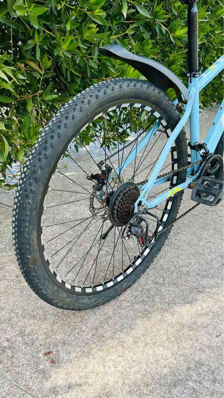 السلام عليكم💛
للبيع بايسكل جبلي حجم 26 جديد كلش 
ستتم شيمانو بدون اي نقص كامل 
بريكات دسك بلمكان كير امامي 3 والخلفي 7 
السعر 150 وبيه مجال بسيط 
مكاني بغداد حي الجوادين 
يوجد توصيل جميع المحافظات 10 
للاستفسار /*********** بغداد, العراق
