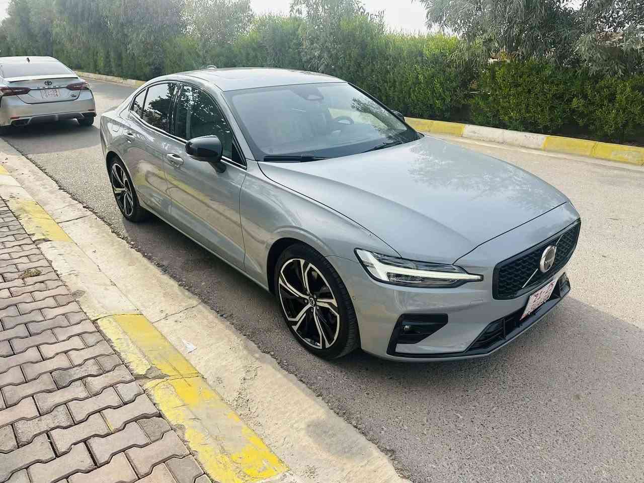 ..الســـلام…عليــكم
الفخامه السويديه للبيع
فولفو اس60 بلص 2024 dark themeفول مواصفات
محرك 2.0 توربو هايبرد خفيف mild hybrid 
لون سمنتي
التسارع من 0 الى 100 ب 6 ثواني
بانوراما
لايت امامي ديناميك اوتو متحرك مع الستيرن
كشافات led كهرباء
كاميرات 360 + مرايا جانبيه شفط مع هيتر اوتو
تعتيم تلقائي للمرايا الجانبيه مع الوسطيه
كار بلي+اندرويد اوتو
داخل بيجي
كشنات جلد + هيتر تدفئه+كهرباء+ خزن
صندوق كهربائي فتح اوتوماتيك بواسطة حساس ع الرجل
نظام تنقية الهواء داخل السياره
رادار 360 درجه اماميه وجانبيه وخلفيه
بصمه مع اضواء ترحيب+ دخول ذكي
4 ابواب بصمه فتح وغلق
نظام مراقبة الطريق وتنبيه تلقائي عند عبور السرعه المحدده في الشارع
مثبت سرعه تفاعلي + مانع اصطدام امامي وخلفي وجانبي
نقاط عمياء
اطار 19ً انج perly جميع الفصول بلادي
نظام مراقبة هواء الاطارات
نظام المساعده على الركن
نظام خرائط بلدشبول الامامي والشاشه الوسطية شغال مع اللغه العربيه بلادي 
اناره داخليه كامله بلبيبان وتحت الارجل مع التحكم بشدة الاضاءه الداخليه
مداخل تايب سي عدد 4 + مدخل سيم كارت
كير اوتو 8 نمر + كير عادي
نظام اوتو ستارت ستوب
هاندبريك كهربائي اوتو دكمه
مستشعر المطر (تشغيل الماسحات عند المطر تلقائي)
وبعد بيها موصفات اسف ع الاطاله
السياره بيها ربع بنيد صبغ + جامللخ السائق صبغ يعني قطعتين صبغ + باب خلف السائق تعديل بارد
ايرباك فقط الستيرن طاك ومرجع بلادي شركة
البجم وخلف السياره كبس الضرر فقط طرف السائق
السياره بدون رقم تترقم شمالي (اربيل.السليمانيه.دهوك.حلبچة)
هذا رقم الشاصي 
7JRL12TL8RG282776
السياره ماشيه 43 الف وقابل للزياده
سعر السياره 188$ وبيها مجال للطيبين وسعرها مناسب
للاستفسار اكثر الاتصال ع الرقم ***********
متوفر واتس اب
غير متواجد ع الفيس
