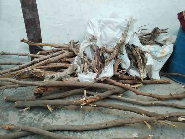 من رخصت الادمن حطب مشكل مال نبك مشكل ومال قلطوز حلل وخذ تقريبن نص كيا وياهن كواني4 مكسر مكاني الانبار شارع القادسية الثانيه رقم ***********
