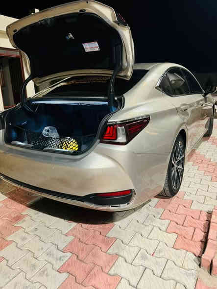 السلام عليكم 
للبيع لكزز     es300 هايبرد  2023 
تبريد كشانه ومواصفات ال es معروفه 
لون ذهبي 
ماشيه 57 الف 
مبدل قطعه وحده ( البنيد )
صور الحادث موجوده 
السياره احلى من الصور بهواي 
السعر   31 $ 
 وبيها مجال حك الجيه 
المكان بغداد المنصور 
السياره بأسمنه وتحويل مباشر
***********
