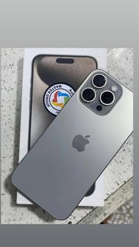 ايفون15برو ماكس للبيع ذاكره 256 تلفون وعلى ايدي جهاز بطاريه95جهاز مكفو...