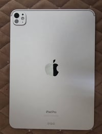 آيباد برو M4 • 11انش • قفل