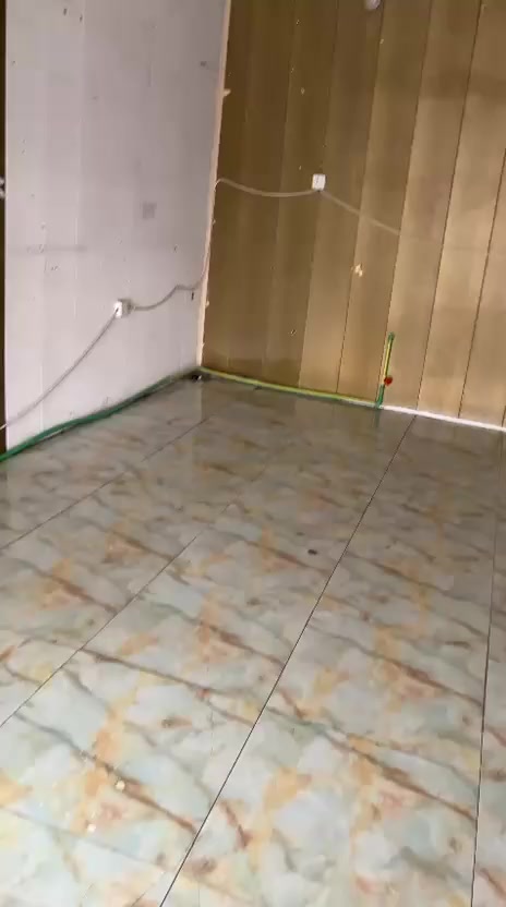 المحل لليجار قرب مول محمد الباقر السوك الاخير للستفسار على الرقم ***********
