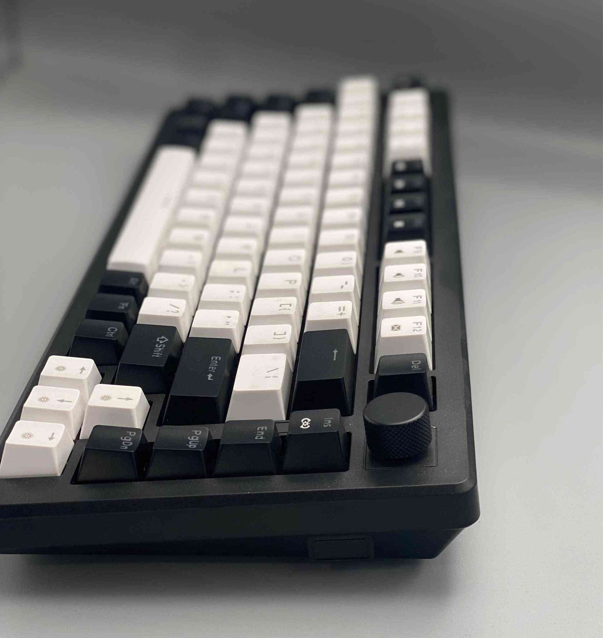 ⌨️ MageGee MK-Star 75 – Mechanical Gaming Keyboard

🔹 التصميم: 75% مدمج مع ترتيب عملي يوفر مساحة أكبر 🎮
🔹 عدد المفاتيح: 81 مفتاح
🔹 السويتشات: Red Mechanical Switches باستجابة سريعة وإحساس دقيق ⌨️
🔹 الإضاءة: Compact Blue Backlight مع تأثيرات متعددة قابلة للتخصيص ✨
🔹 Anti-Ghosting: دعم Full Key Anti-Ghosting للألعاب التنافسية 🎯
🔹 الاتصال: سلكي عبر USB-C 🔌
🔹 المفاتيح: Double-Shot Keycaps مقاومة للتآكل وعمر استخدام طويل
🔹 التصميم: هيكل مدمج مع أزرار الأسهم ومفاتيح الوظائف الأساسية
🔹 التوافق: Windows / Mac / Linux

💡 كيبورد 75% يجمع بين الحجم المدمج والوظائف الكاملة تقريبًا، مما يجعله خيارًا ممتازًا للألعاب والعمل اليومي.

السعر : 40 الف
خدمة توصيل 🚚 لكافة أنحاء العراق 🇮🇶 حلة, بابل


**إذا كنت صاحب هذا الإعلان وتريد حذفه لأي سبب، رجاءا أرسل رسالة إلى الدعم الفني**