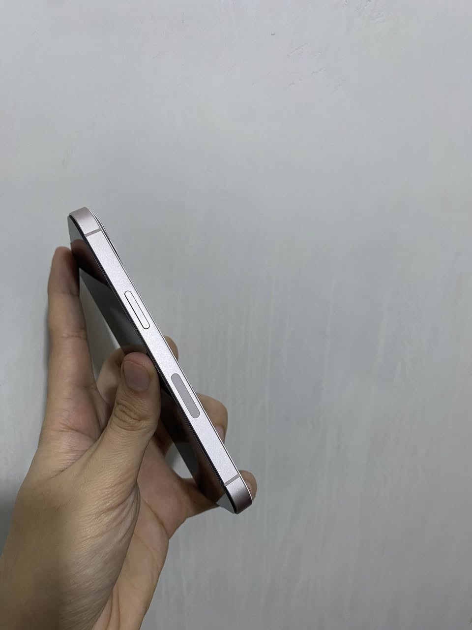 أيفون 13 مغلف 
ذاكره 256 
النموذج M
البطارية 92 بلادية
فيس ايدي شغال 
مستبدل شاشة اصلية فقط
 شاصي كلش نظيف كله شغال صوت اتصال نت 
السعر 350 وبي مجال 
عنواني بغداد مدينة الصدر ***********
