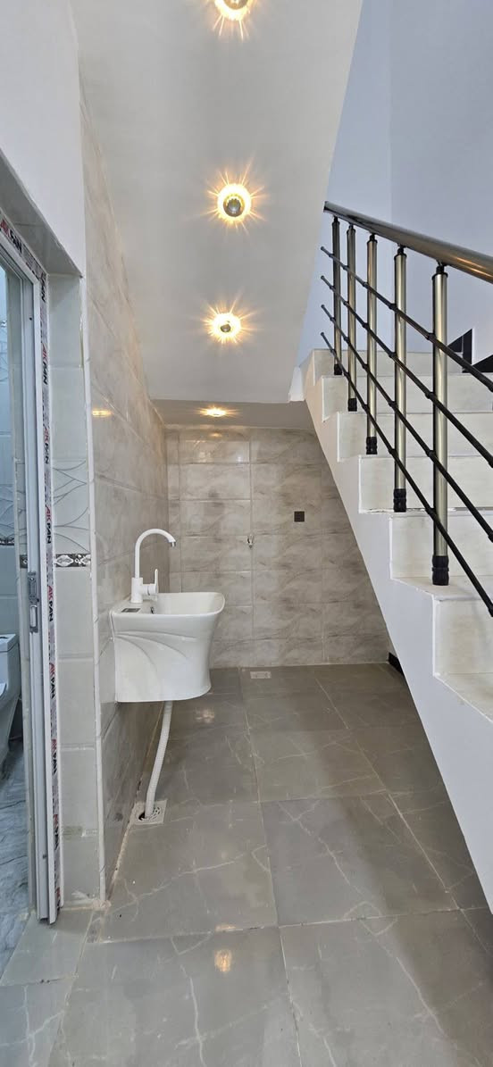 🏡 دار جاهز للسكن للبيع
📐 المساحة: 150 متر
📄 طابو زراعي عراقي – سند 25

🛏️ التفاصيل:
غرفتين نوم
ديوان
صالة
مطبخ
صحيات داخلي وخارجي

📍 العنوان: أبو الخصيب – طريق سيد حامد مقابل مدينة الأندلس
💰 السعر: 85 وبي مجال للتفاوض

✅ جاهز للسكن
✅ مناسب للعائلة
✅ موقع جيد وقريب من الخدمات

📞 للاستفسار: اتصال أو واتساب ***********
