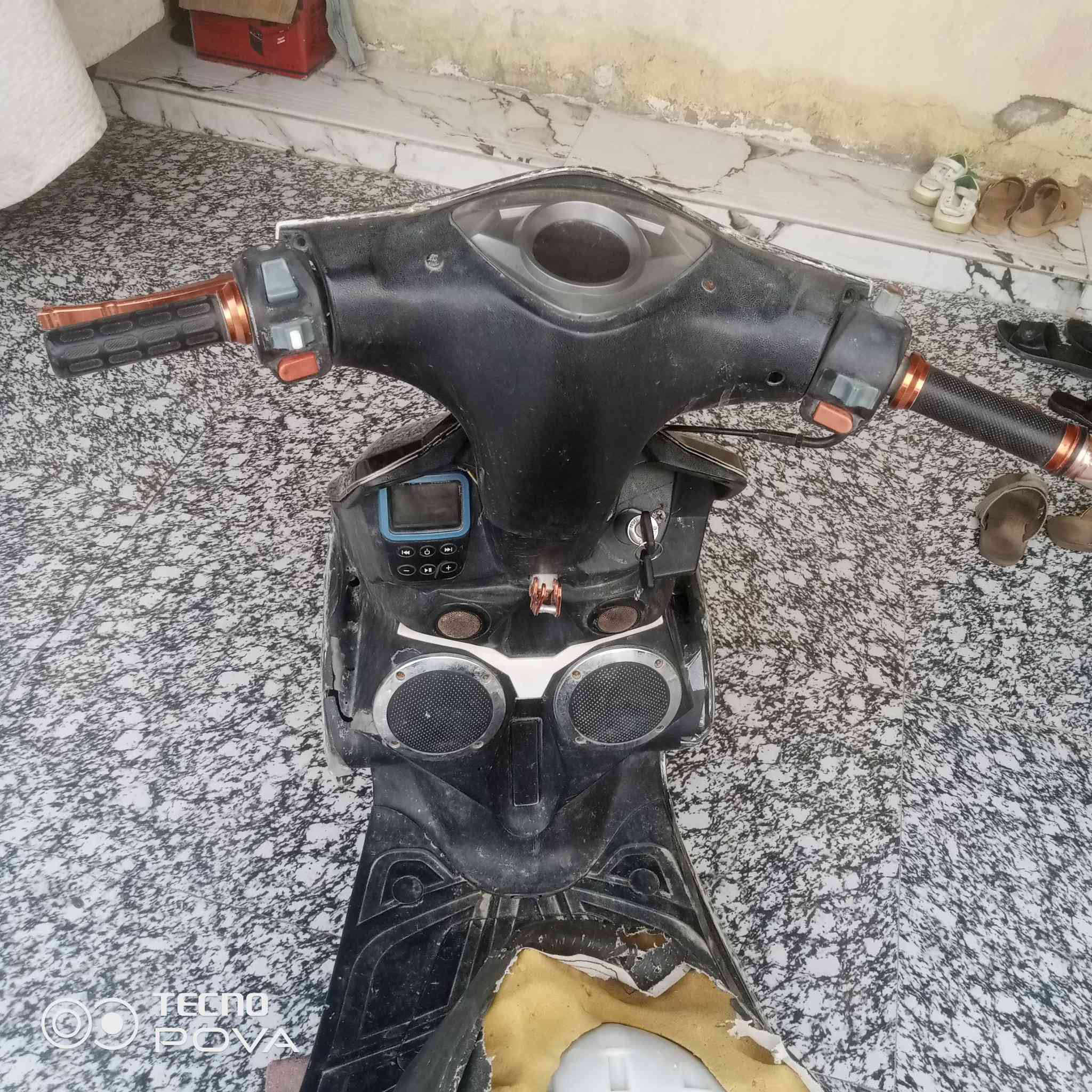 اف اس كوم حديد عوزها صالنصة وعقل نارية  محرك شغال ب50 قفل شراي يتصل ***********
