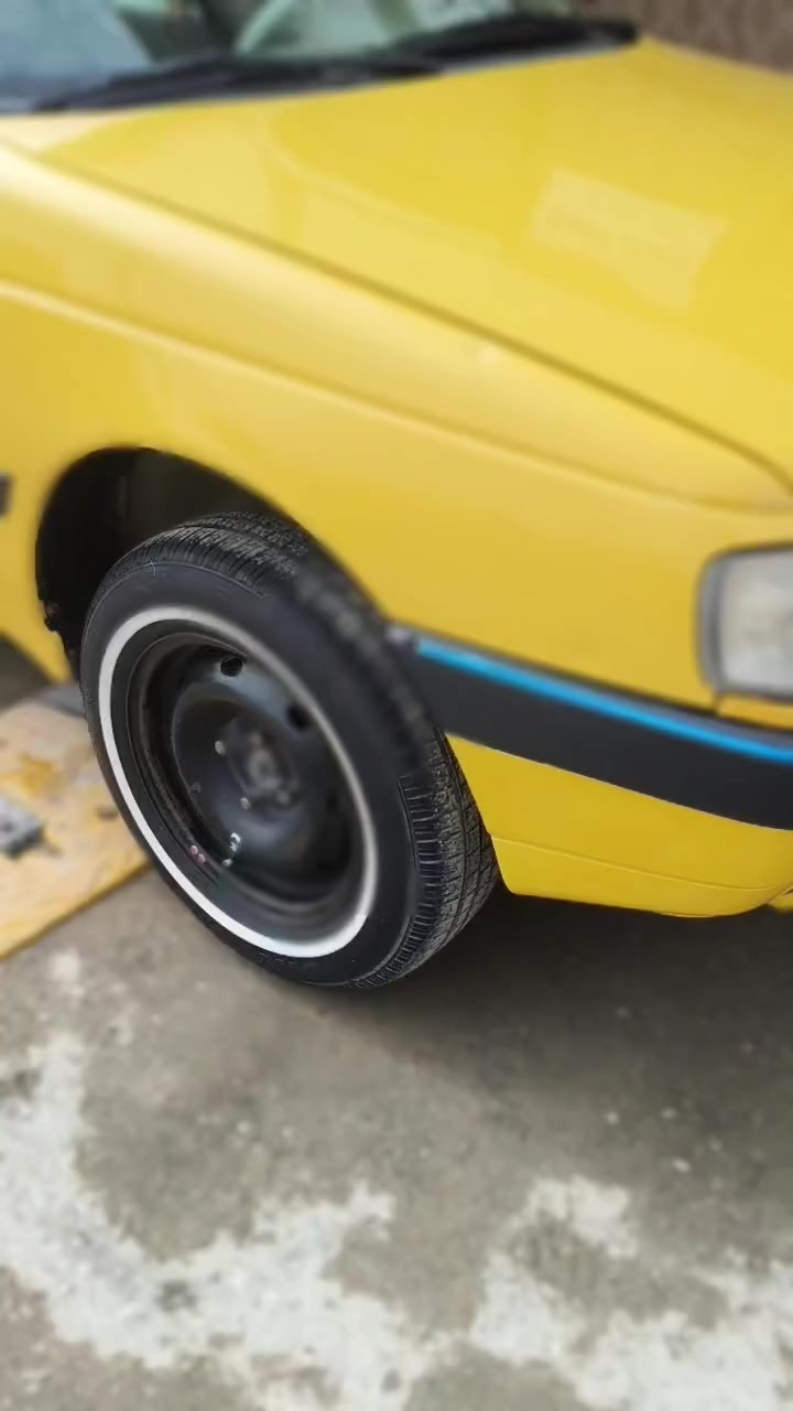 السلام عليكم بيجو لميس موديل 16 دشبول عالي ماشية 18الف بسمي رقم انكليزي سيارة حلوة  وجاهزة هيئة غرمات مصفرة مكان بلديات الصحفيين..شراي خابر ***********
