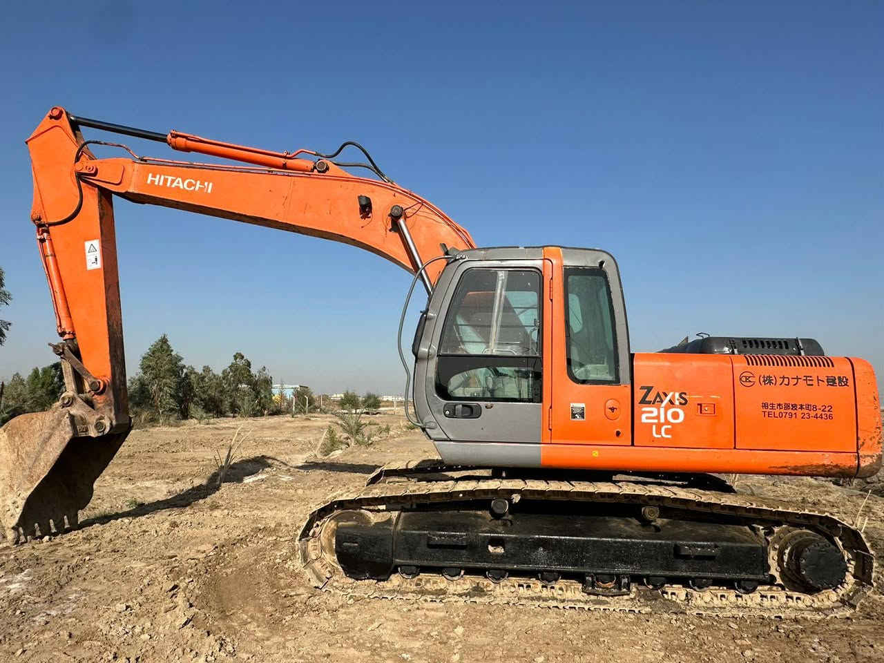 للبيع حفاره زت مديل2005 اصل شاصي 114 رقم الماني مكفوله كفاله عامه مضخه ومحرك وبم ونوزل وصفر جاج على وضع الشركه تبريد ابلادي  زناجيل وحداديه 100/100 الاتصال***********
