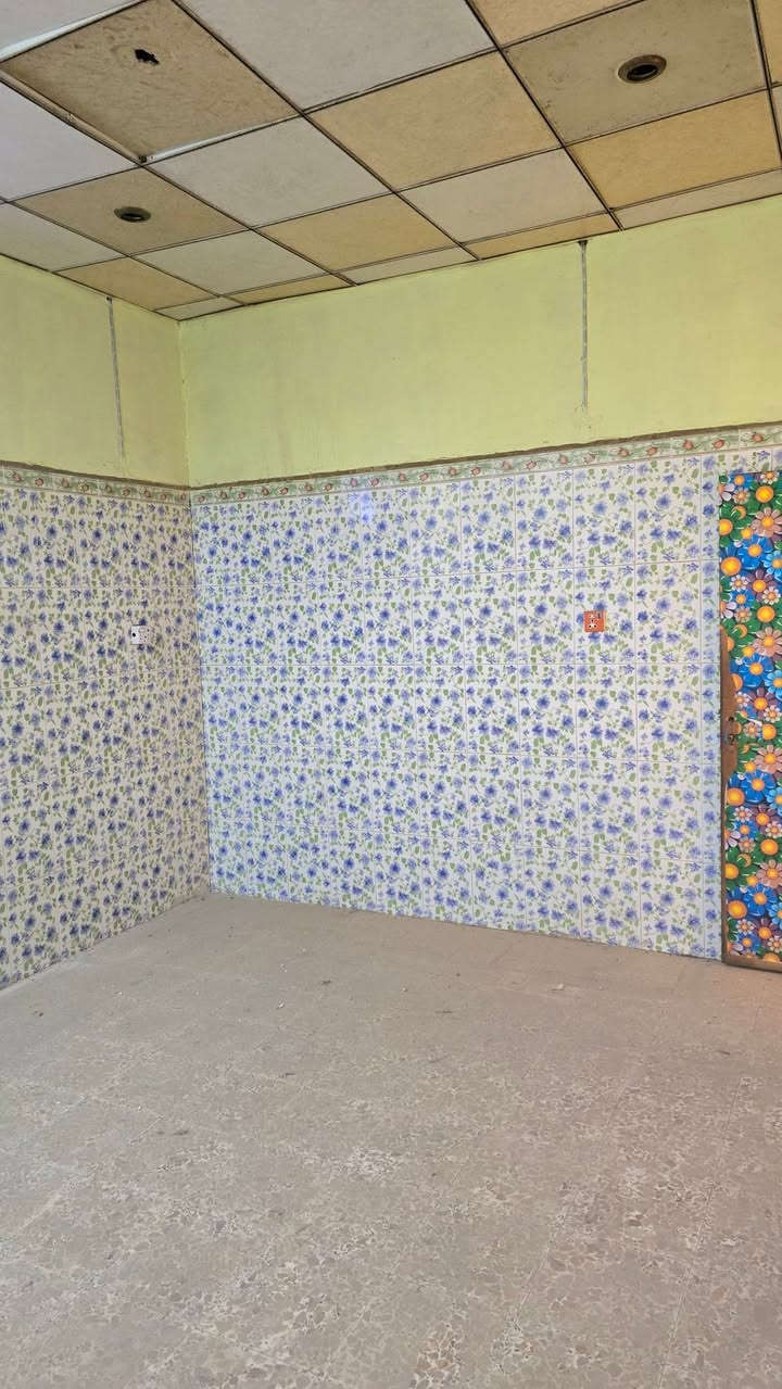 دار 🏠 البيع طابو ملك صرف عرصه تحويل بل اسم المساحة 150 متر العنوان بصره ابي الخصيب منطقه أبو مغيره قرب نهر خوز يبعد على سيدين 100متر موقع منتاز جوارين أبو الخصيب القدامه يتكون بيت 🏠 من 3غرف ودوانيه وصاله صحيت خارج وداخل بيت فارق اتكاتب وستالم مفتاح 🔑  السعر مطلوب 70مليون وبيه مجال الاستفسار أكثر اتصل أو وتساب ***********
