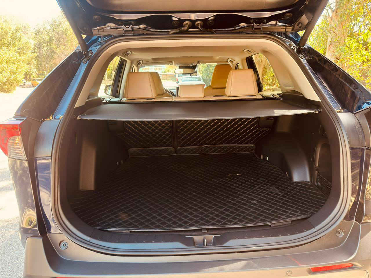 🚘 تويوتا RAV4 Limited 2025 هايبرد 🚘
▫️ ياباني أصلي
▫️ استيراد خاص من كوريا
▫️ دفع رباعي Four Drive
▫️ سيارة جديدة بمعنى الكلمة – بجم كبس بدون إرباك
▫️ مع ضرر خفيف قرب الدعامية الخلفية

✨ المواصفات: ▪️ محرك 2500 هايبرد
▪️ فتحة سقف
▪️ تدفئة وتبريد كشنات
▪️ تدفئة كشنات خلفية
▪️ مثبت سرعة
▪️ شاشة كبيرة داخلية
▪️ رنكات قياس 19
▪️ داخلية جمالية جداً
▪️ ترقيم جديد

📌 ممشى السيارة: 11,000 كم فقط
📍 موقع السيارة: بغداد – الأعظمية
👤 مالك واحد فقط

📞 رقم التواصل: ***********
